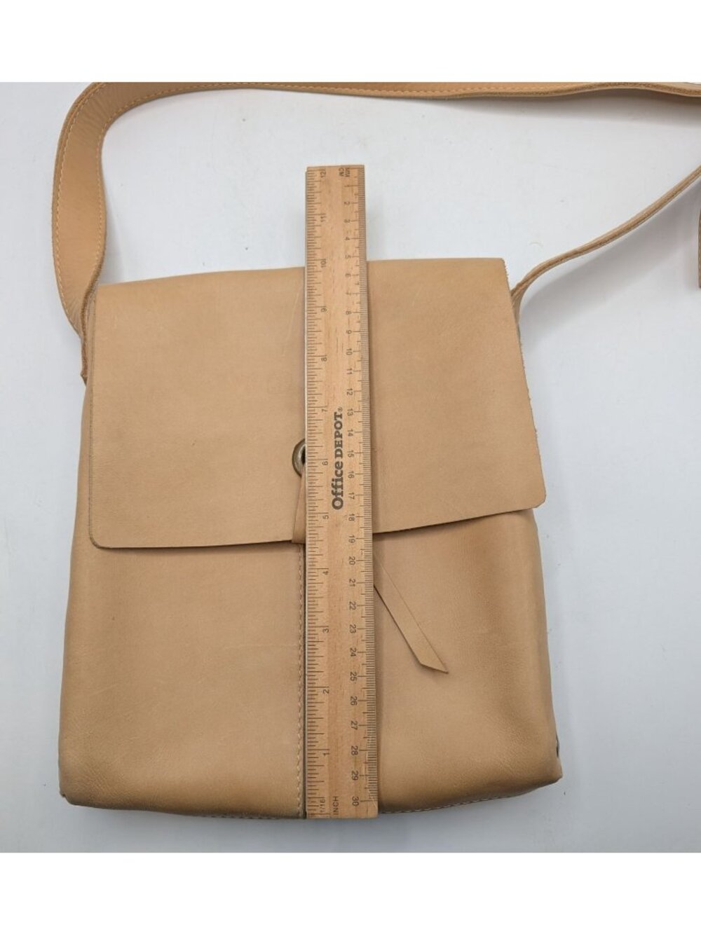 Hobo International Leather Tan Crossbody Bag With Grommet Detailing & Adjustable - Picture 8 of 12